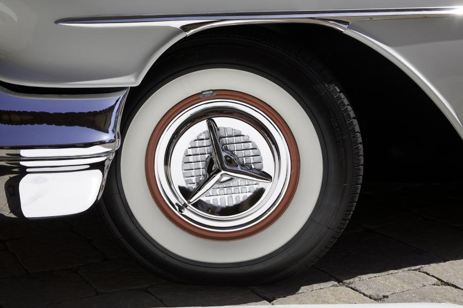  Oldsmobile 88 Convertible Coupe 1957 года  (фото 20 из 33)